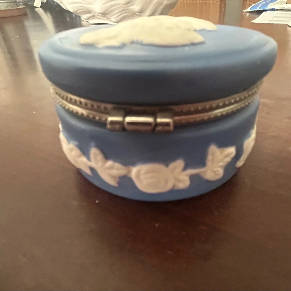 Blue Ceramic Angel Trinket Box - Picture 4 of 7